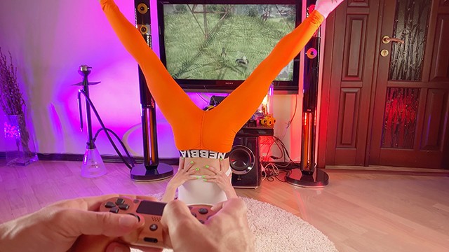 因为这些热瑜伽裤，我不得不停止玩Nier Automata