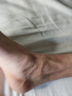 老头又来玩3P，跟小伙一起玩熟女，舔逼特写展示大屁股逼肥水多，激情上位把老头草爽了换小哥哥上后入干屁股第01集