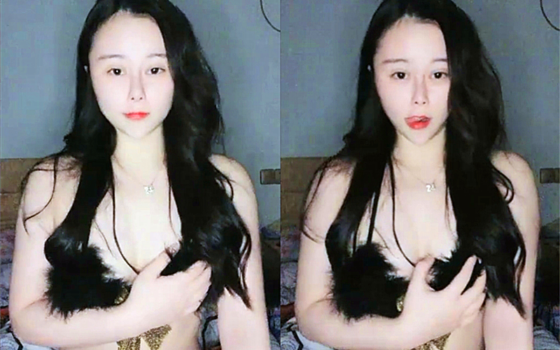 甜美白皙妹子和纹身男友啪啪一字马情趣装网袜舔逼震动棒插入69上位骑坐