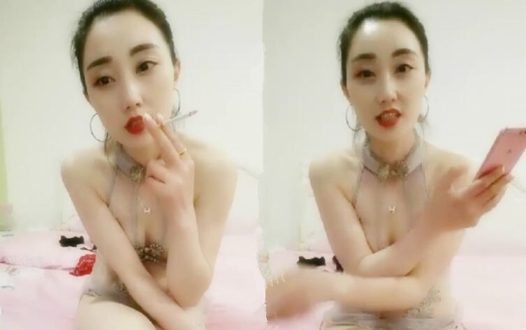 浪逼淫妹颜值不错美少妇灰丝高跟鞋大黑牛自慰炮友沙发扣逼猛操高潮内射