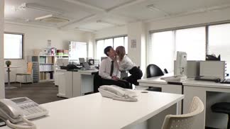 MSFH-050出勤率低的公司只有我和女上司…發現我（處男）下體膨脹，上司主動誘惑，內射SEX直到下班 廣瀨里央奈