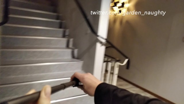 在酒店走廊和电梯里淘气（被抓住）