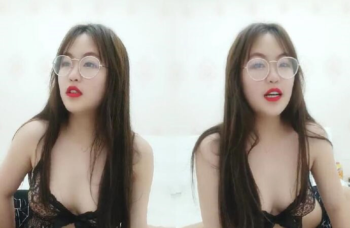 黑丝情趣连体装全程露脸让大哥吃着奶子玩着逼给狼友看各种姿势无套激情爆草浪荡呻吟不止