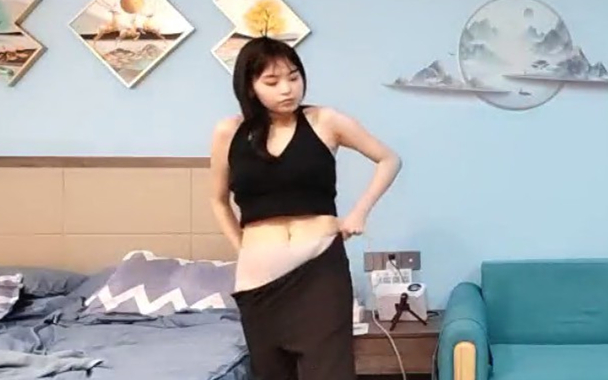 甜美少妇聊聊天沙发床上操扶腰上顶非常耐操