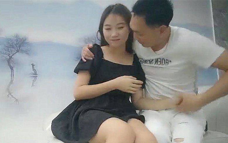 足浴会所撩妹22岁良家美女技师3000元终于同意开房