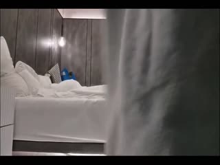 清纯反差婊酒店情趣大床房 暴力深喉狂野后入 干得良家女哭叫求饶高潮喷水