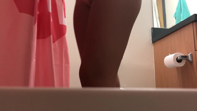 这段间谍视频很烂，因为它可能是pornhub上唯一真正的视频。最后拍了一张漂亮的猫咪照片