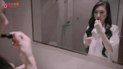 欲求不满的饥渴人妻在家等你来填满