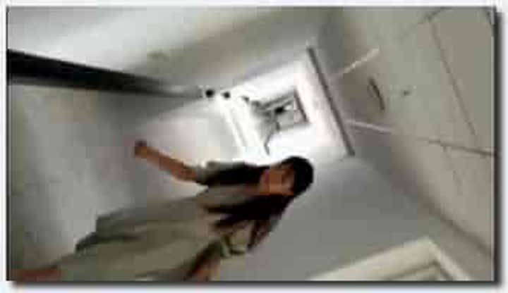 潜入大学女厕 天气很好 偷拍漂亮妹子肥美的嫩鲍~潜入大学女厕 天气很好 偷拍漂亮妹子肥美的嫩鲍