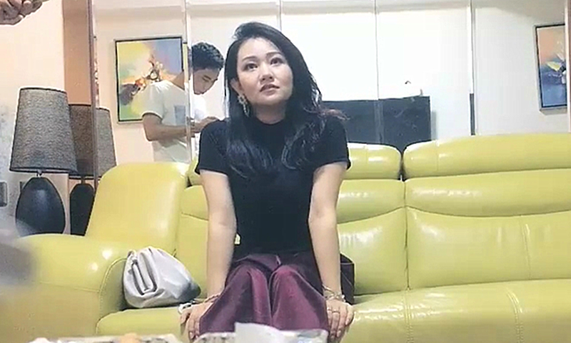 性感黑衣妹子穿上露屁股情趣装上位骑坐站立后入猛操