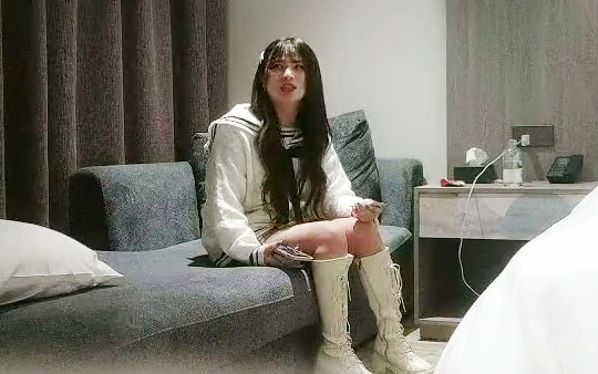 大胸JK妹今夜遇到猛男爽翻了