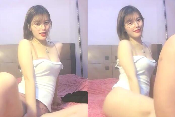 小蜜桃AMY气质甜美眼镜短发妹子啪啪69口交硬了骑坐自己动性感大屁股后入猛操没几下就射