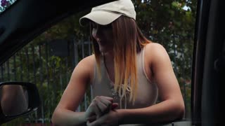 “弯曲的娃娃需要您的帮助！