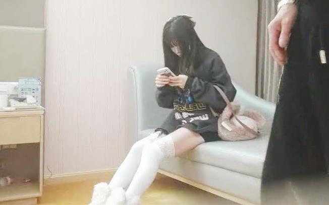 3000网约00后长腿美女一对吊钟大胸大屌狂插穴再度操服一个