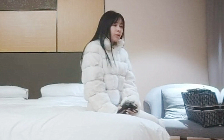 文静乖巧顶级美妞自带情趣女仆装侧躺着大屌插嘴