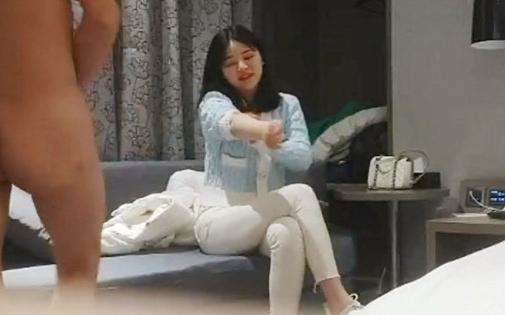 无毛逼让人爱不释手青春胴体分外诱惑