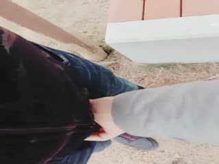 性感少妇穿着开裆黑丝勾搭网约车司机到郊野公园车震野战