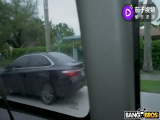 约操超性感的巨乳金发少妇