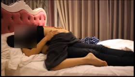 看见女同事裤子脱半急不可耐插起来