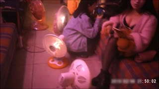 大冷天的出差到武汉城中村小发廊找个小姐嫖个娼