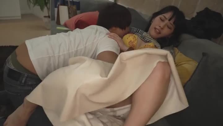 300MIUM-876【着床必至中出し】純朴奥様が豹変、他人棒を目の前にされた瞬間に本能が剥き出しに…セックスレスの不満からオモチャでは飽き足らず不貞行為を冒し