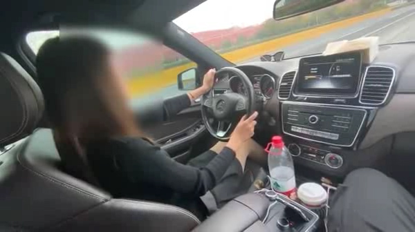 奔驰少妇全程骂老公开车接我去酒店偷情