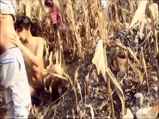 最新网红『骚伊伊』淫荡夫妻苞米地口爆啪啪