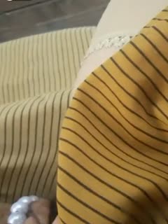 漂亮氣賍美女主播約粉絲到景區涼亭直播野戰