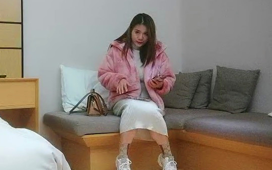 艳压全场外围女神温婉可人