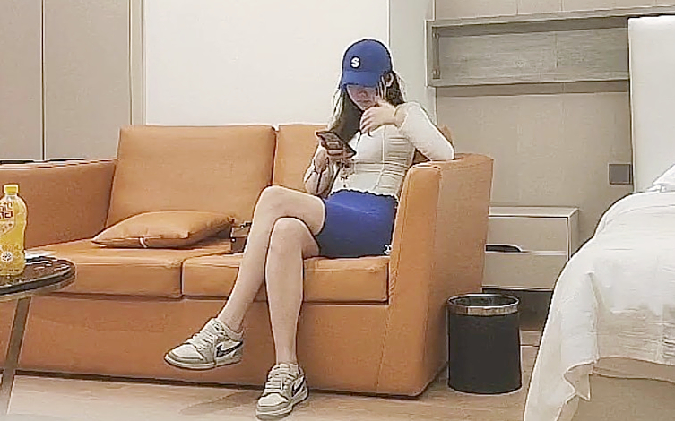 20岁体重108175CM模特翘臀美腿身材无敌