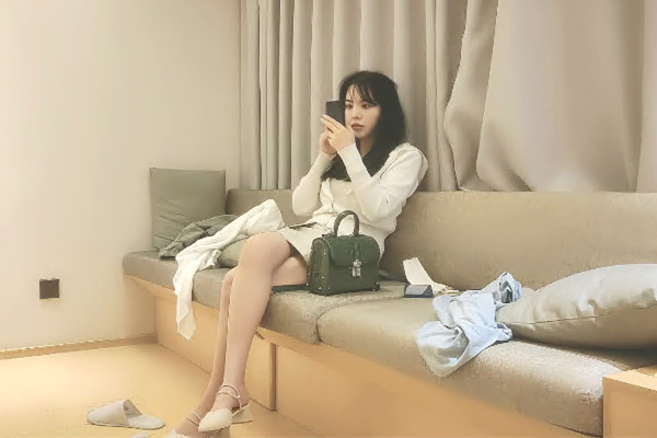 外围女神被跳蛋玩弄黑丝美臀花式啪啪高潮不断