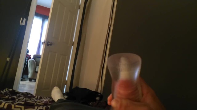 快把奶油派放进我的玩具里