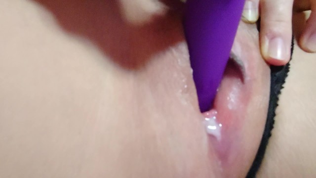 素人　無　オナニー　潮吹き　パイパン　ヒクヒクでトロトロのおまんこ　白濁汁　オナニーなのに中出しみたいになっちゃう