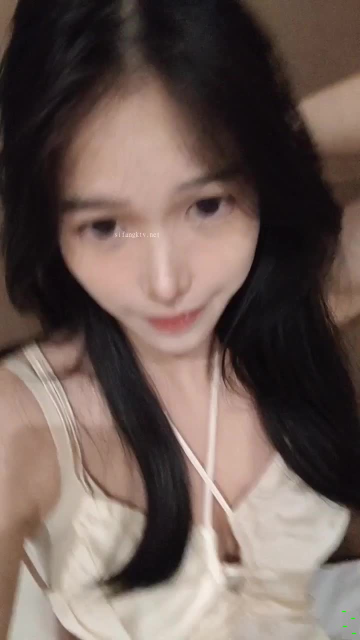 过年需要钱，又有新女神下海了，【机敏植物】，气质大美女，清冷校园风，白嫩大皮肤肥美鲍鱼，极品3