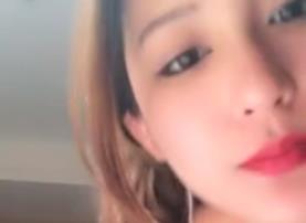 露脸小美女发骚求插：深喉吞精不断索吻！全程骚话：快用大肉棒狠狠干我～