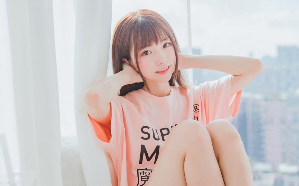 女神级魔都小翘臀Lexis和巨根男友付费私拍