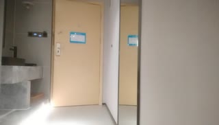 午夜探花 老哥约了个长发苗条美女~原本不太专心~只好用大棒子教训教训她!!