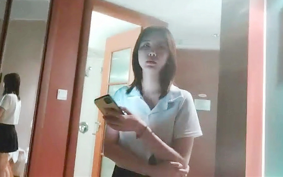 甜美妹子上门洗完澡开操翘起屁股舔弄上位骑乘大屁股上下套弄抬腿侧入大力猛操