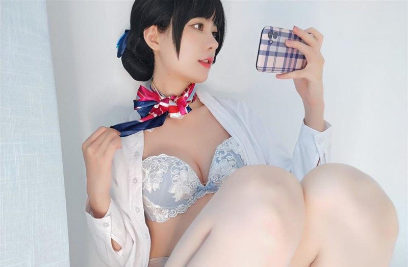 细腰美臀留学生女友翘美臀等待大屌男友的插入肛塞先疏通伺候无套后入穿插猛操舒爽淫叫太骚浪