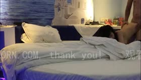 E奶苗条约的兼职学生妹露脸加长完整版