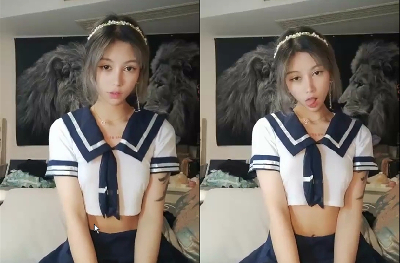 高颜值短发萌妹子厕所刮毛再自慰诱惑刚刮完毛粉穴假屌骑乘抽插情趣装玻璃棒摩擦阴蒂