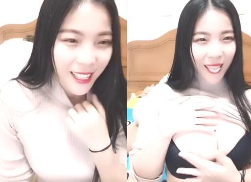 情人节的狂欢夜姐姐看着妹子被猛男干的神魂颠倒各种体位抽插房间里叫声不断