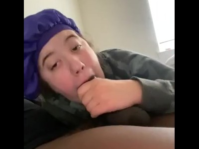 丑陋的白人女孩惊人的迪克吸吮口交铁杆