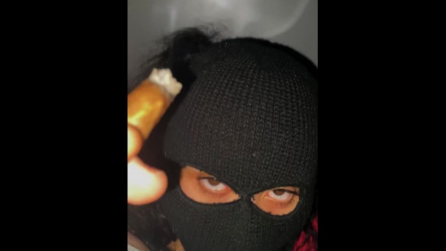 拉美裔荡妇吸我的鸡巴，为了一些门前冲刺（她过来只是为了抽烟）真实的iPhone视频4k