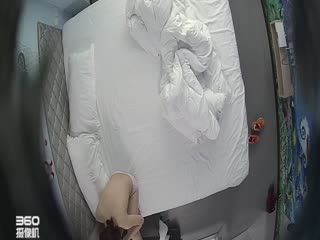 [宾馆偷拍]很骚主动脱掉自己和男友内裤