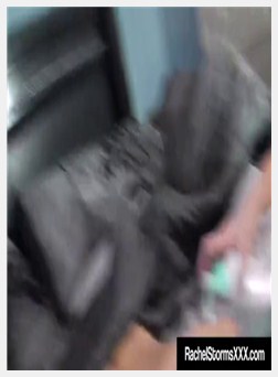 女同性恋者瑞秋·斯托姆斯戴蒙德·詹姆斯穿着连裤袜秀脚