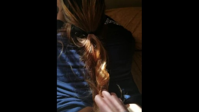 鬼鬼祟祟的夫妻做爱，父母回家时被摄像机拍到