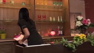 與初戀的老師在美體沙龍再會。被憧憬肉棒中出連射的我…。 根尾朱里 PRED-223