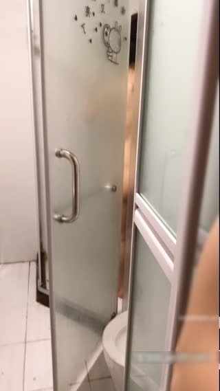 -zipai-样子猥琐的排骨瘦男东江大酒店约明星颜值的京都外围女激情啪啪 多体位无套抽插 完美露脸超漂亮 高清完整版