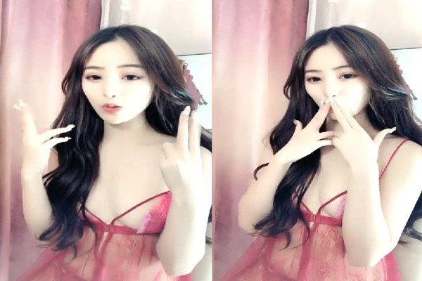 气质好高颜值粉逼妹子白嫩肌肤扭动胴体玩诱惑勾引狼友道具抽插小嫩穴来了操我啊